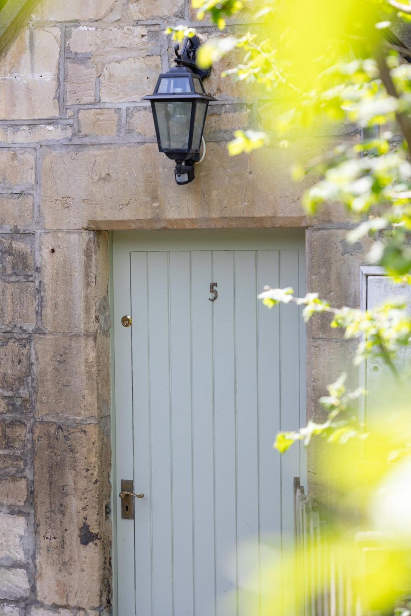 The Coach House Beautiful Georgian Apartment Wifi And Parking Near Bath Box  Exterior photo