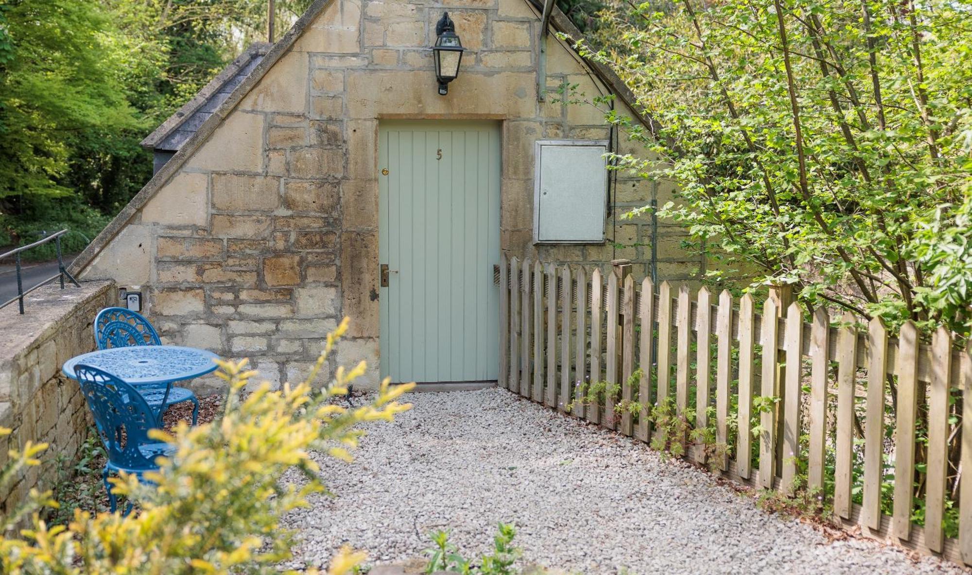 The Coach House Beautiful Georgian Apartment Wifi And Parking Near Bath Box  Exterior photo